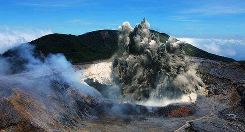 Poas-Volcano-Active-Volcano